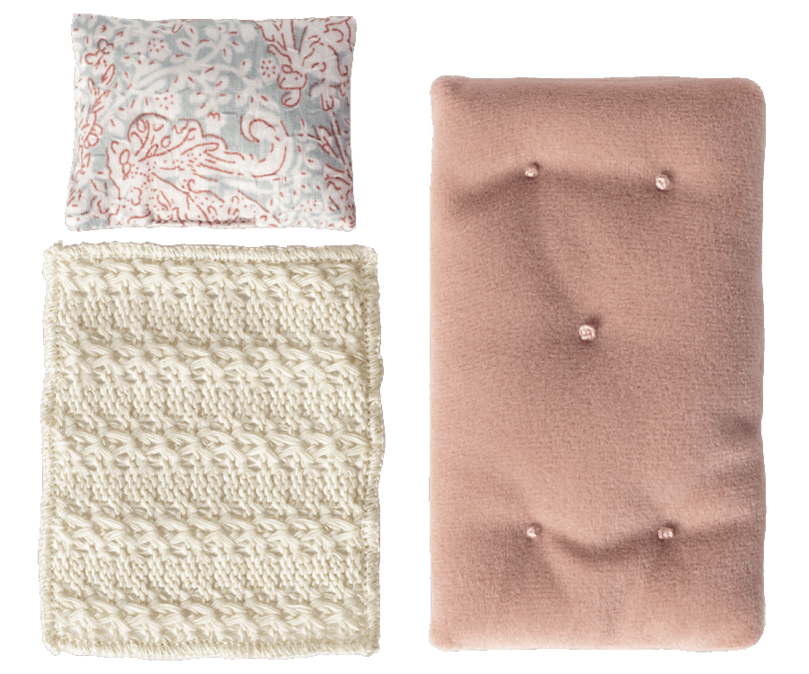 Dance Mouse in daybed, Little Sister