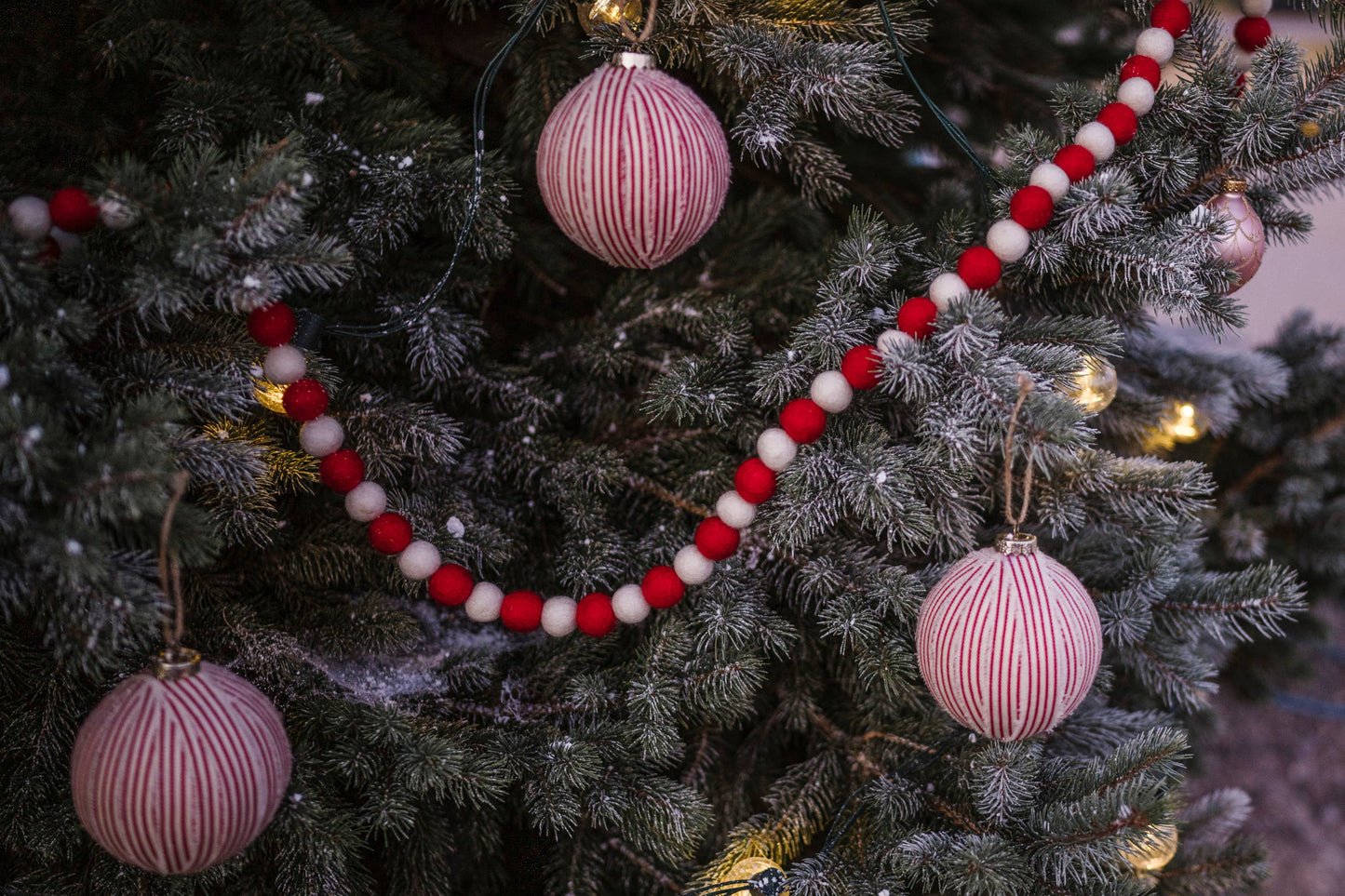 Red & White Wool Ball Garland