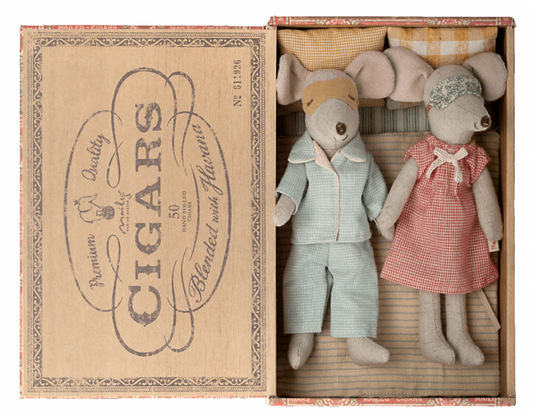 Mum & Dad Mice in Cigar Box